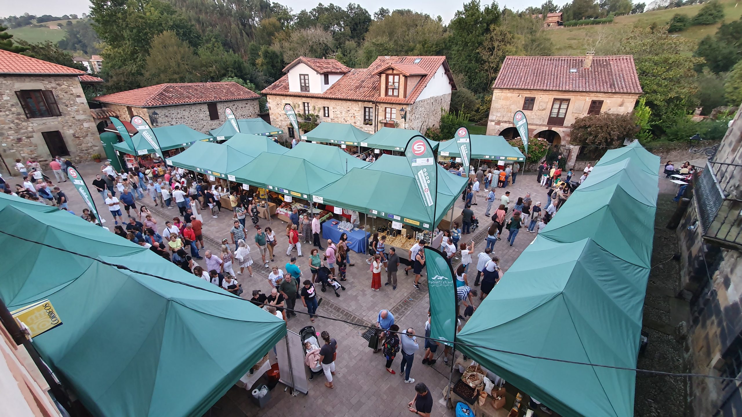 La décimo quinta edición del Mercado de Otoño de Valles Pasiegos Impulsa la tradición y la gastronomía local.
